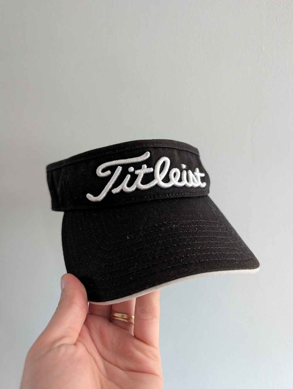 Titleist Footjoy Black Visor with White Embroidered Logo and Trim Golf Tennis - Picture 1 of 8